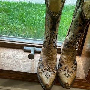 Corral snip toe boots 8